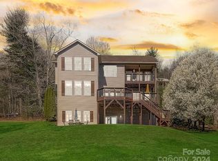 168 Greens View Dr, Horse Shoe, NC 28742