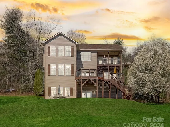 168 Greens View Dr, Horse Shoe, NC 28742