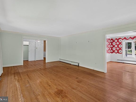 4th image of 805 Orchard Way