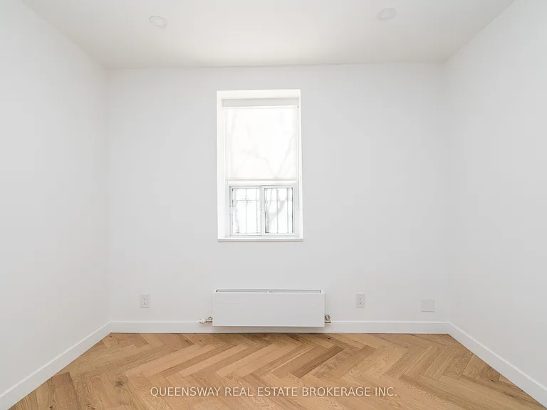 110 Wellesley St E #102 — Photo 11