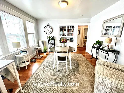 39 Sterling St Photo 1