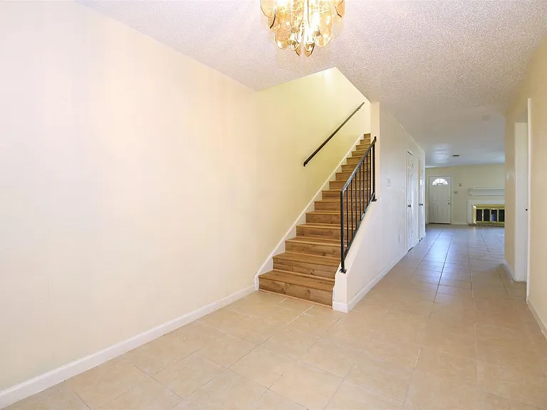 2115 E Weldon Dr — Photo 4