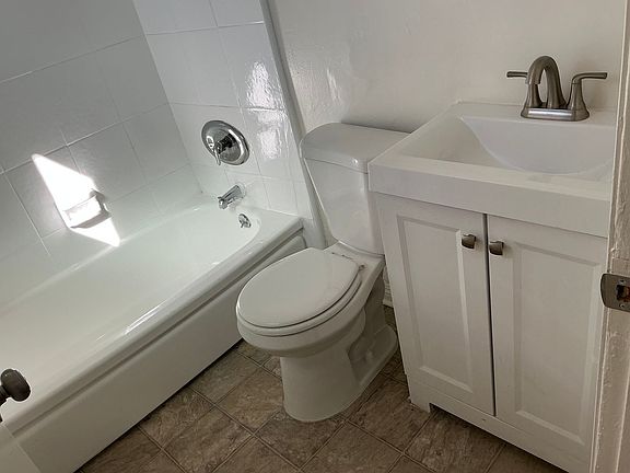 5th image of 8505 Cedros Ave #208