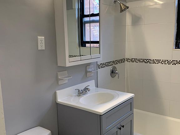 5th image of 4 Chestnut St APT 203