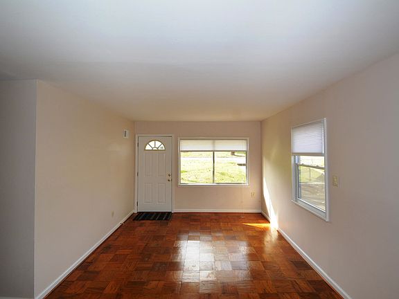 5th image of 2101 Pimmit Dr
