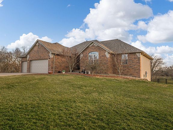 4th image of 1054 W Itaska Road