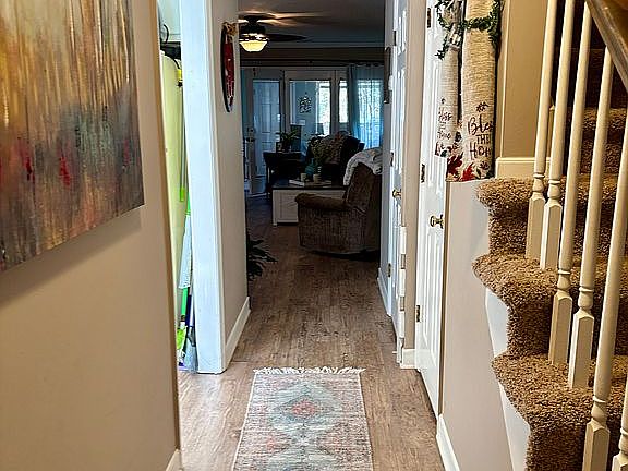 3rd image of 40 Somersett Dr