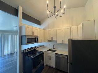 921 N 96th St #18, Seattle, WA 98103