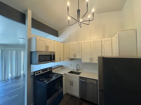 921 N 96th St #16, Seattle, WA 98103