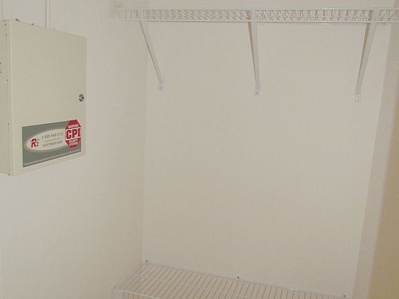 3rd image of 1556 Berkshire Dr