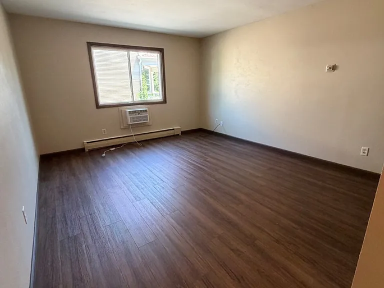349 W Grand Ave #103 — Photo 3