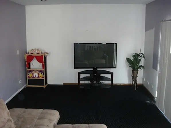311 Vintage Ln, Buffalo Grove, IL 60089