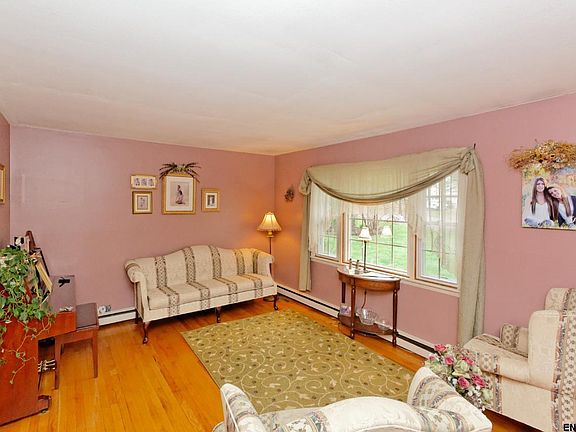 3rd image of 33 Shaker Dr