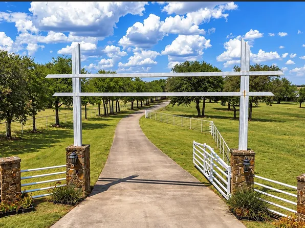 11918 Riek Rd, Krum, TX 76249