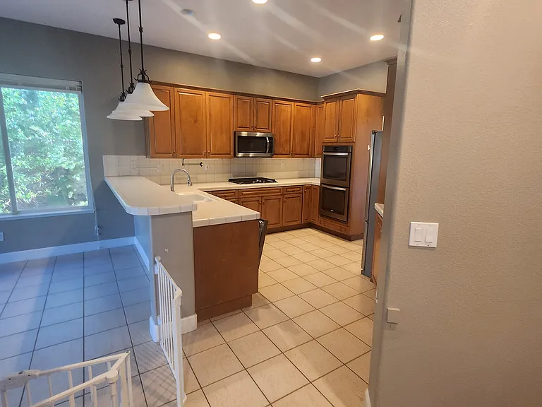 1921 Quail Creek Ct — Photo 7