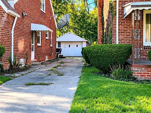3rd image of 15105 Heyden St