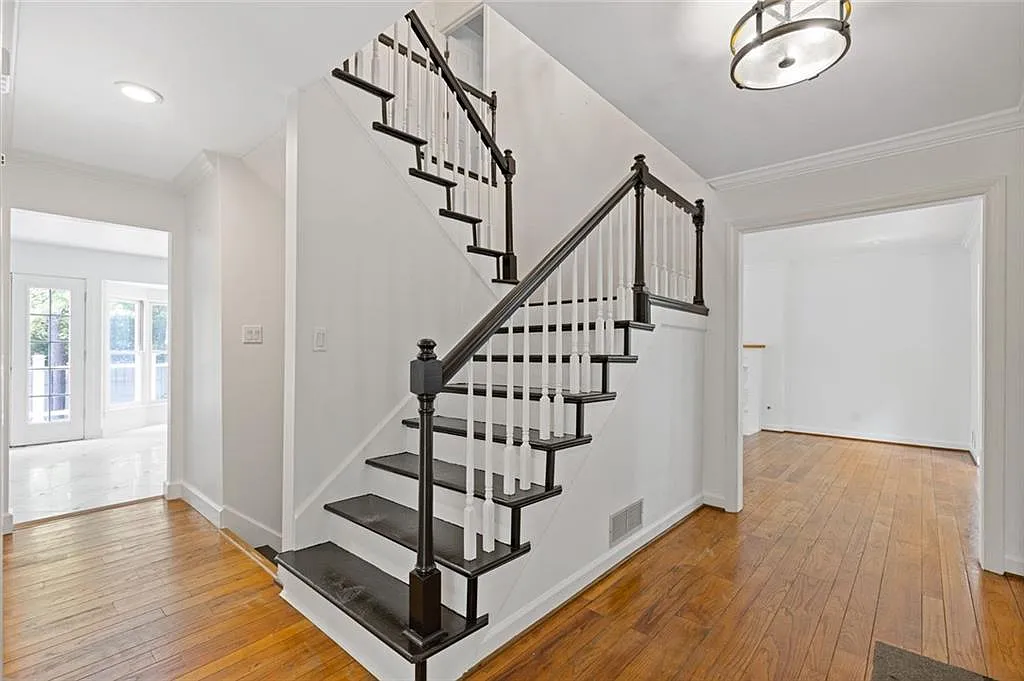 4 bed, 3.5 bath, 2137 sqft, $4,000 — Photo 2