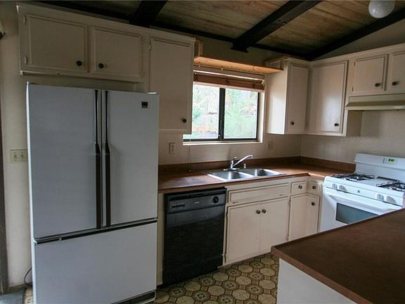 3rd image of 905 Peter Ave