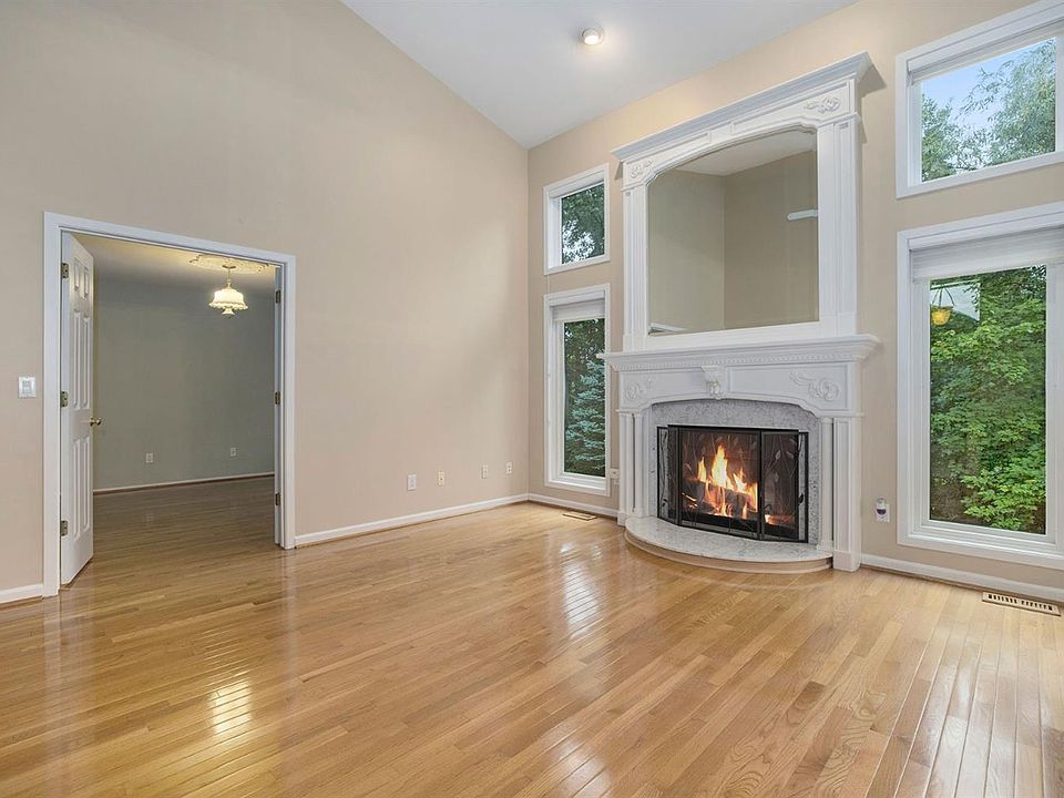 1st image of 165 Kingsbrook Ave