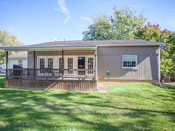 5th image of 923 Terrace Dr
