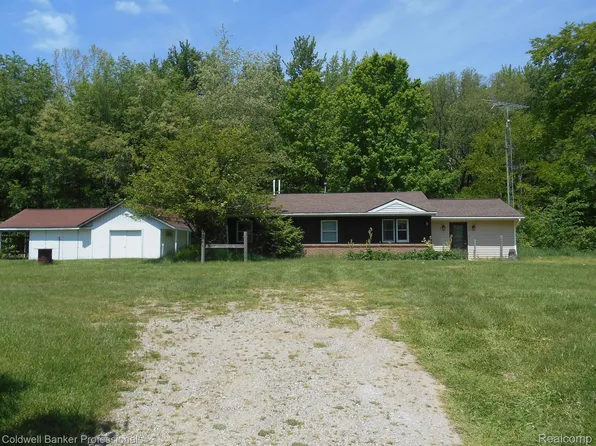 1651 Castle Rd, North Branch, MI 48461