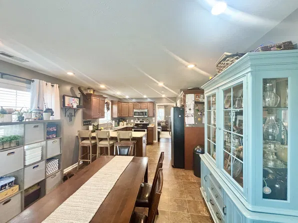 102 Saddlebrook Ct, Hopkinsville, KY 42240