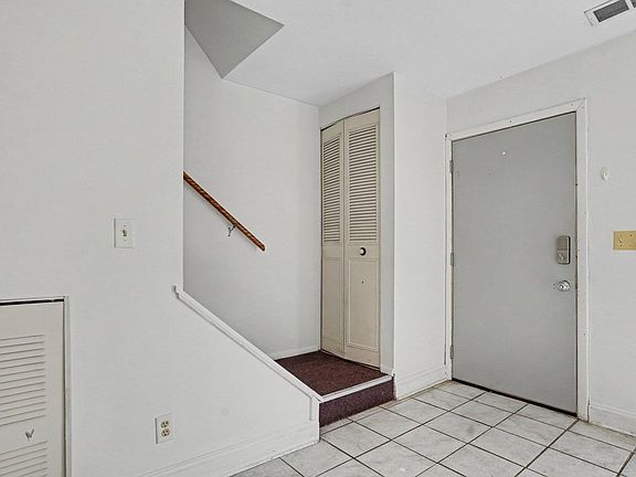 3rd image of 3433 Kenbrooke Ct