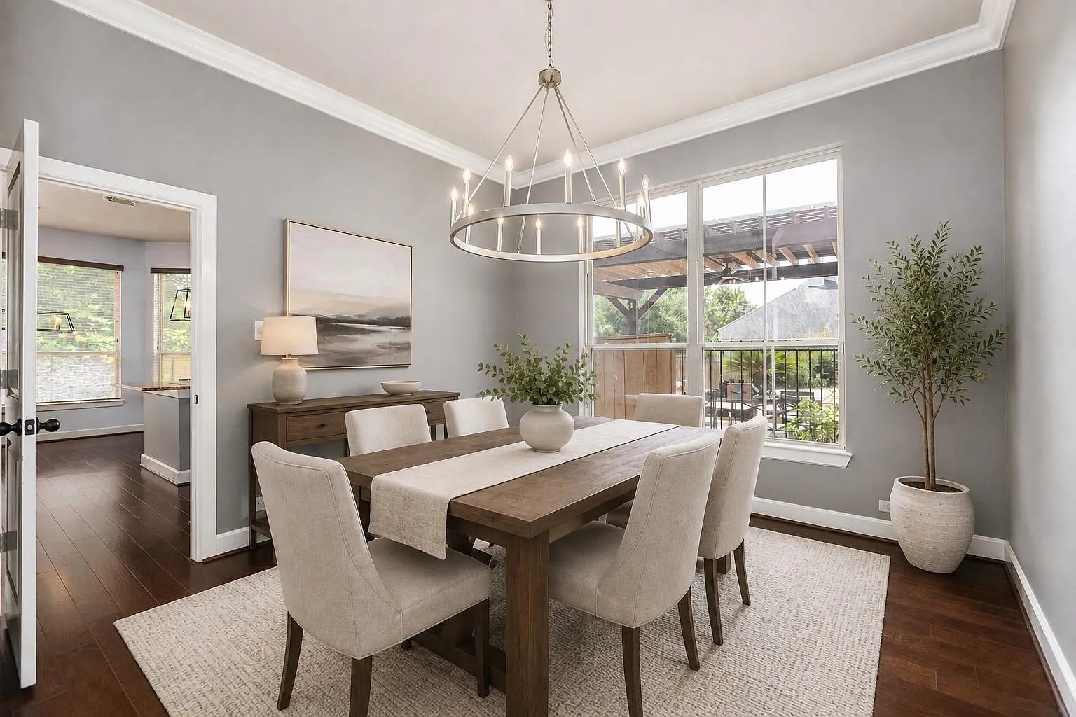 5 bed, 4.0 bath, 3794 sqft, $4,200 — Photo 3