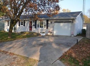 210 N Oak St, Arthur, IL 61911