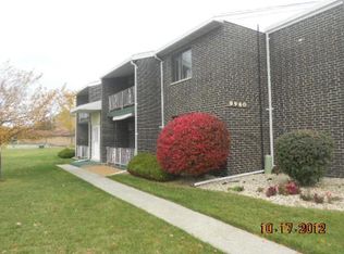 9940 153rd St #2B, Orland Park, IL 60462