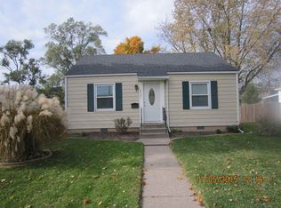 4005 26th St, Moline, IL 61265