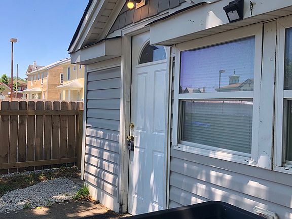 4th image of 337 Village St #1