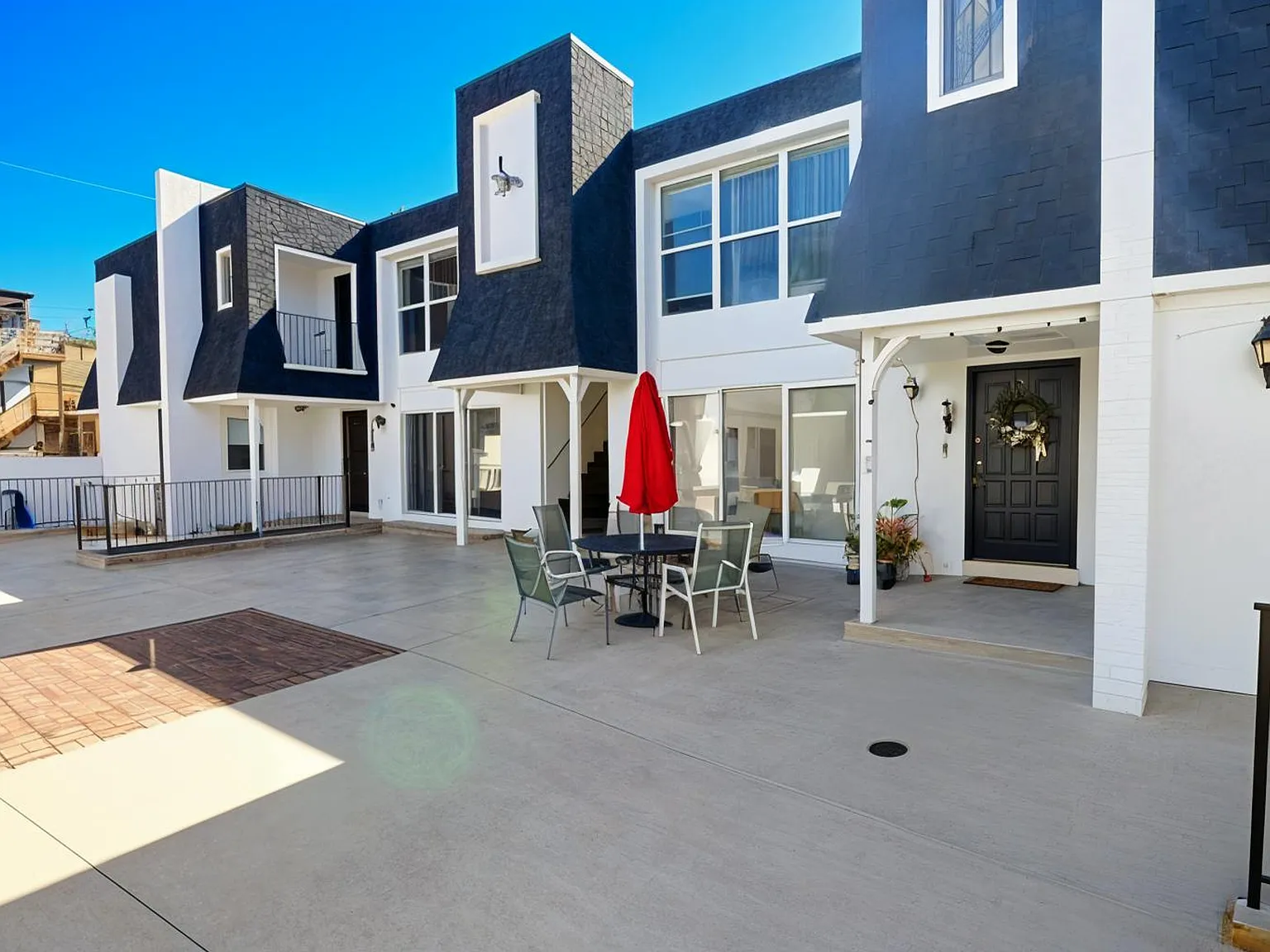 Plaza La Belle Apartments — Photo 3