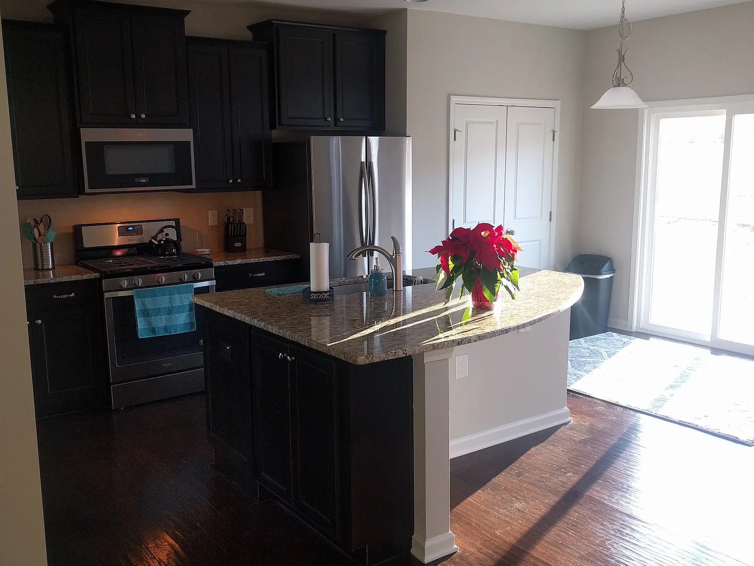 5 bed, 3202 sqft, $850 — Photo 4