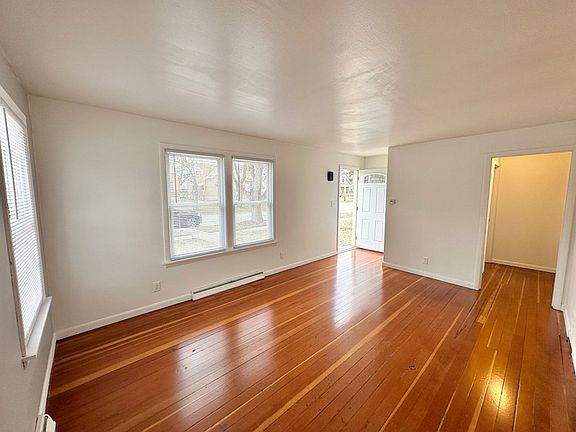 2nd image of 858 Clay St