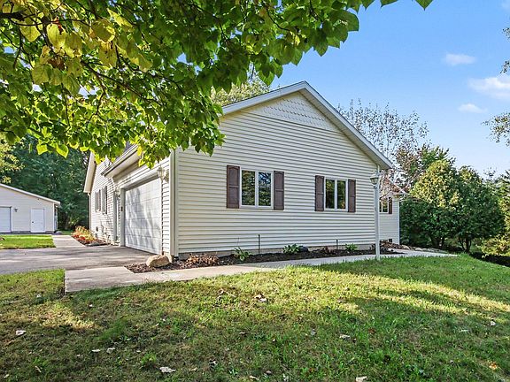 4th image of 4533 Fruit Ridge Ave NW
