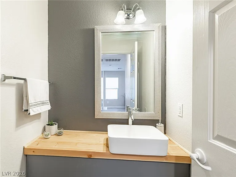 11220 Salentino Ave — Photo 15