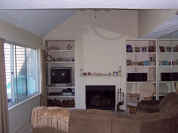 Living Room has Fireplace 