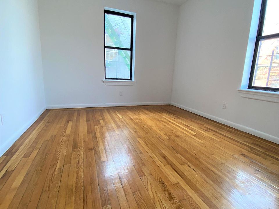 2nd image of 2786 Bainbridge Ave