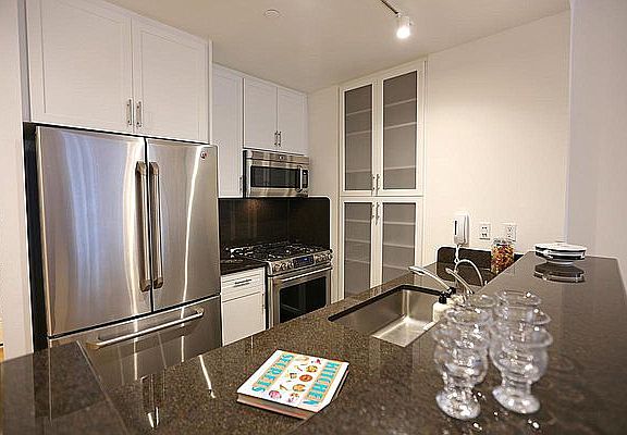 4th image of 320 W 38th St APT 316
