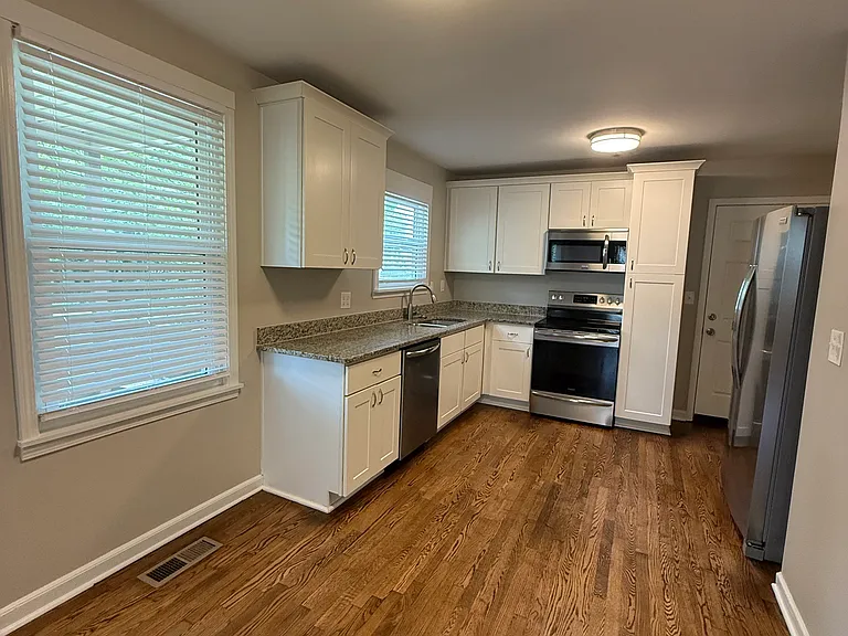 221 Elberta St — Photo 7