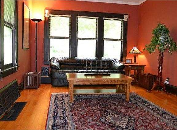 4th image of 205 Russell Ave S