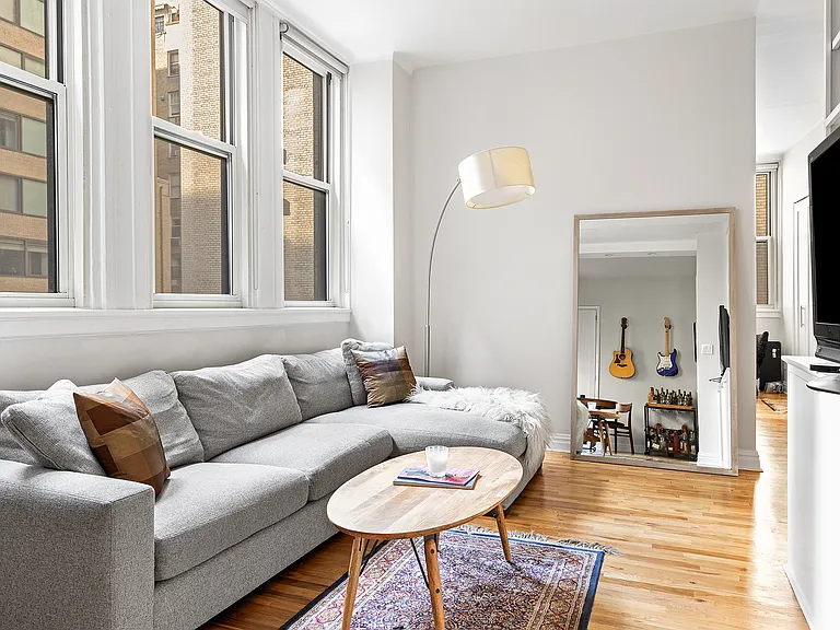 4 Lexington Ave #8H — Photo 3