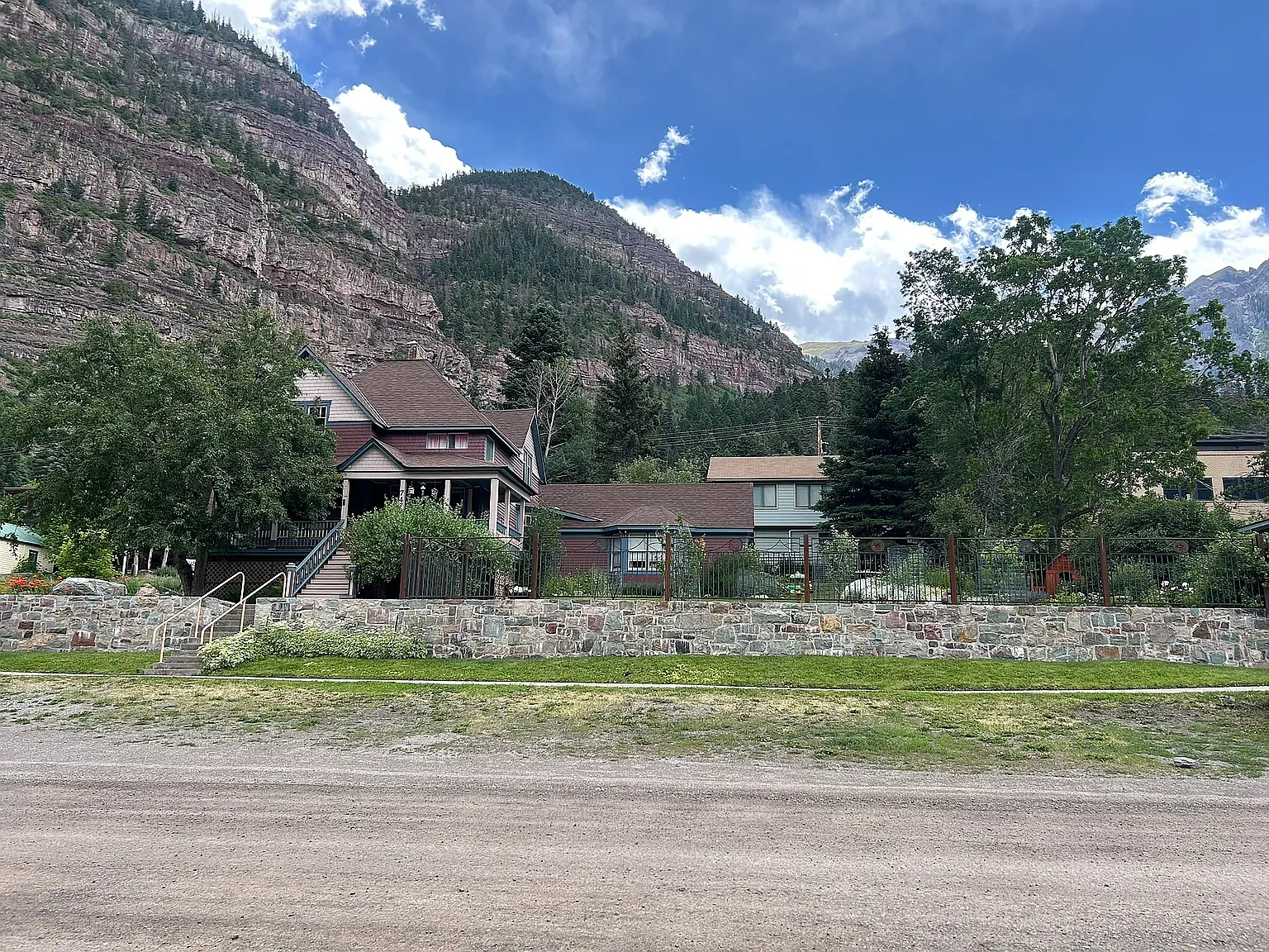 4 bed, 2500 sqft, $4,895 — Photo 2