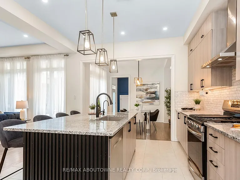 3294 Millicent Ave — Photo 18