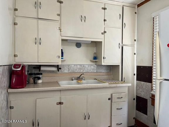 3rd image of 2306 Charity St