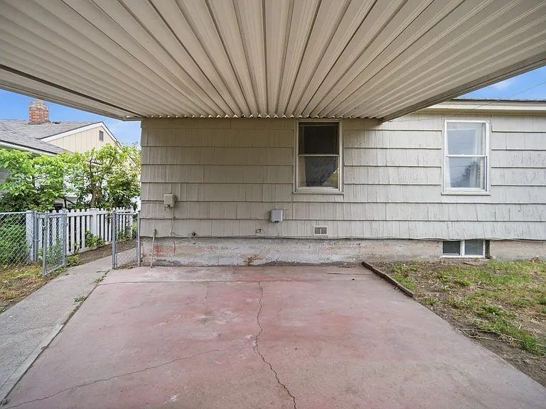2403 W Everett Ave — Photo 40