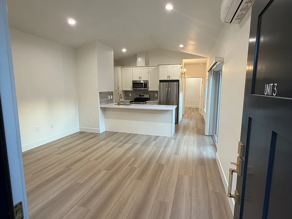 746 7th Ave #1