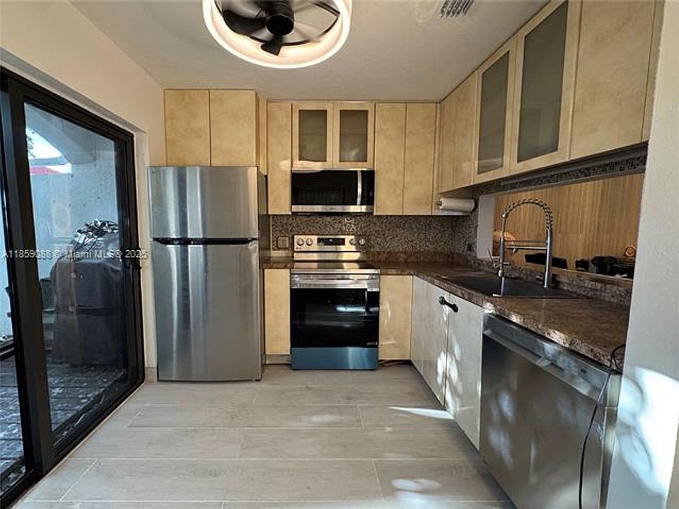 1st image of 20940 Bay Ct #Townhouse 333-3