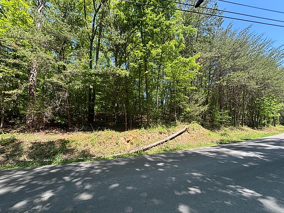 5th image of 670 Lake View Dr